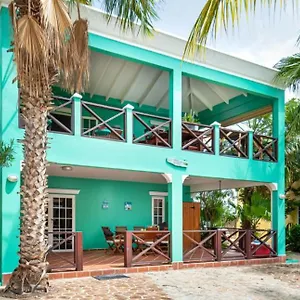 https://villa-olivia-poolside.comcaribbean.com